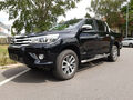 2 TOYOTA Hilux